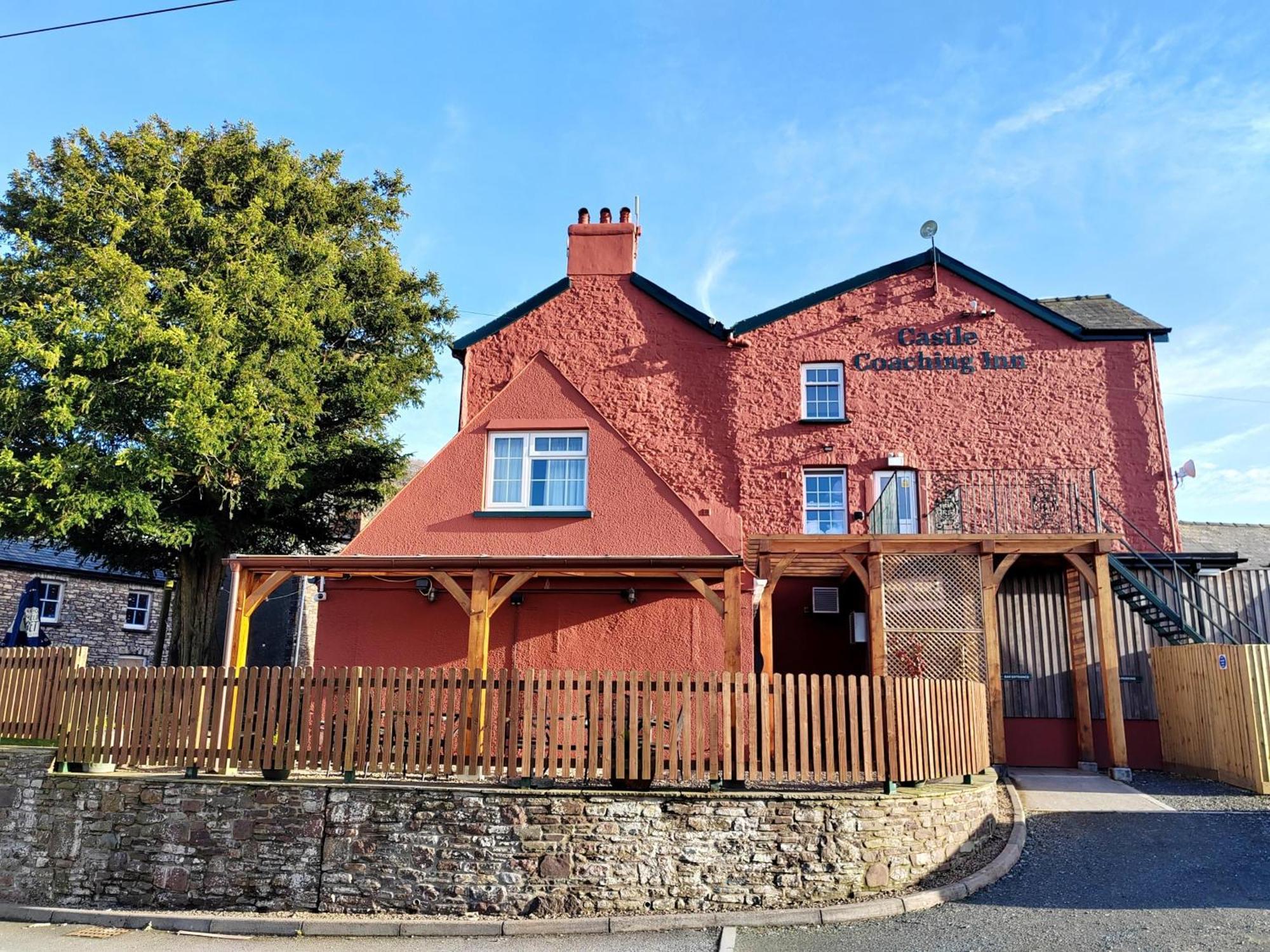 The Castle Coaching Inn Trecastle Екстериор снимка